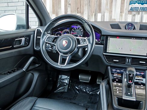 Used 2019 Porsche Cayenne S image 19