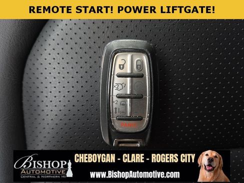 Used 2023 Chrysler Pacifica Touring-L image 12