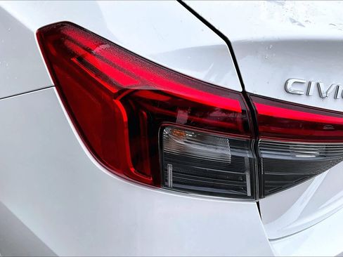 Used 2023 Honda Civic Sport image 28