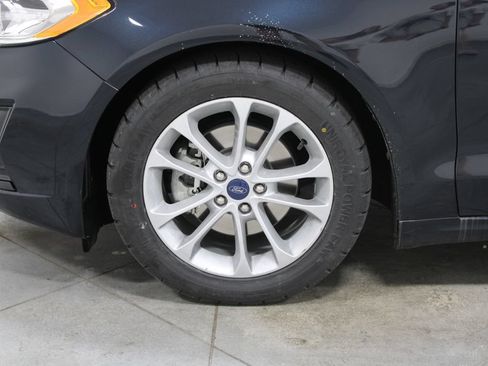 Used 2020 Ford Fusion SE FWD image 18