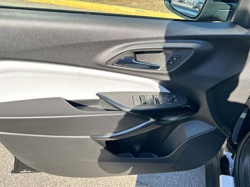 New 2026 Chevrolet Trax LT w/ Sunroof Package image 15