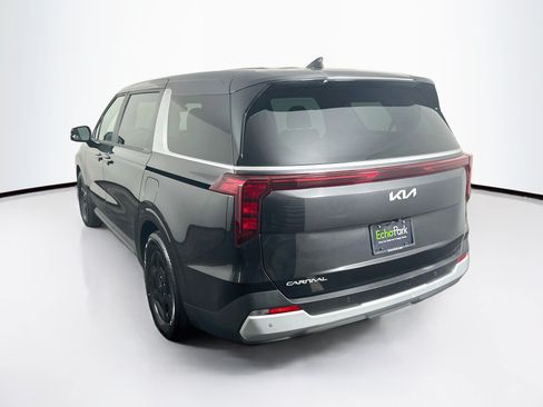 Used 2026 Kia Carnival FWD image 5