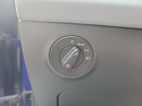 Used 2022 Volkswagen Taos SE AWD/4WD image 19