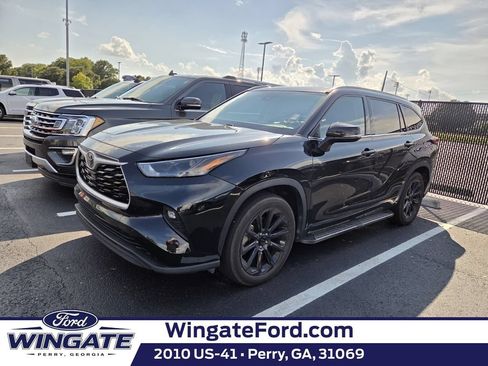 Used 2022 Toyota Highlander XLE FWD image 1