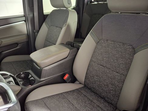 Used 2024 Chevrolet Colorado ZR2 w/ Technology Package image 24