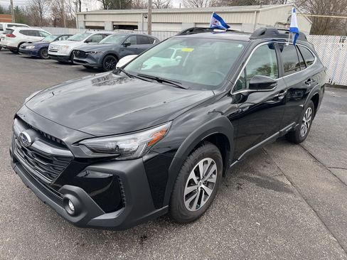 Used 2025 Subaru Outback Premium w/ Popular Package #1A image 1