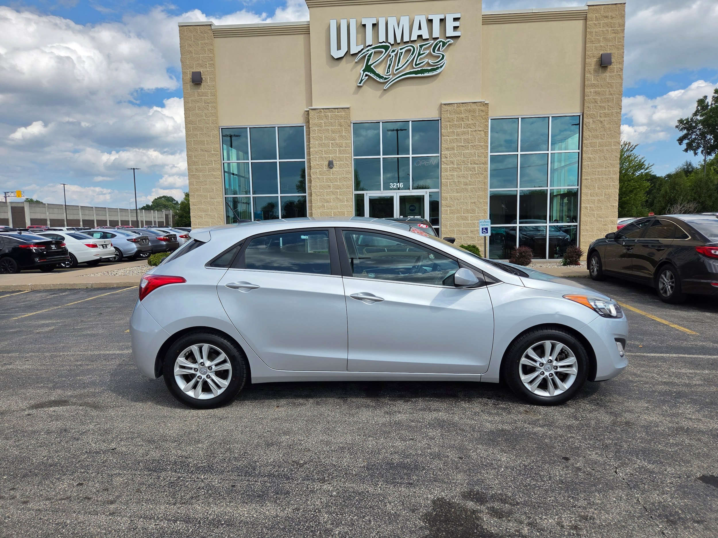Used 2015 Hyundai Elantra GT FWD image 1