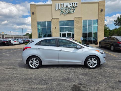 Used 2015 Hyundai Elantra GT FWD image 1