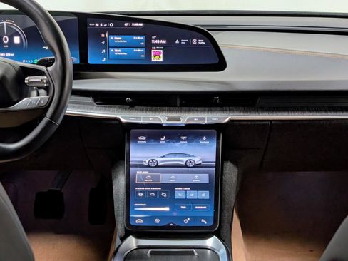 Used 2024 Lucid Air Touring AWD/4WD image 32