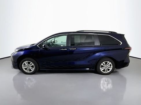 Used 2025 Toyota Sienna XLE w/ XLE Plus Package AWD/4WD image 4