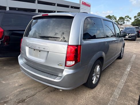 Used 2019 Dodge Grand Caravan SXT FWD image 7