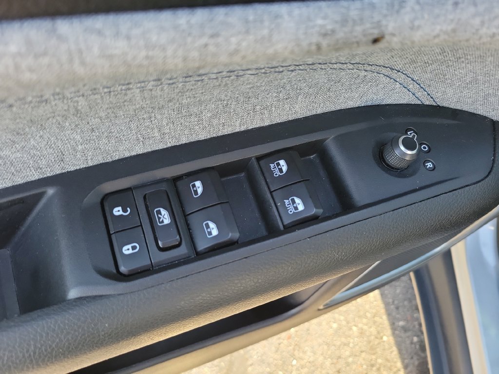 Used 2024 Jeep Compass Latitude AWD/4WD image 22