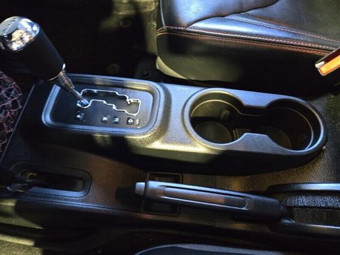 Used 2017 Jeep Wrangler Unlimited Rubicon w/ Quick Order Package 24Z Recon image 30