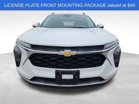 Certified 2024 Chevrolet Trax LT image 2