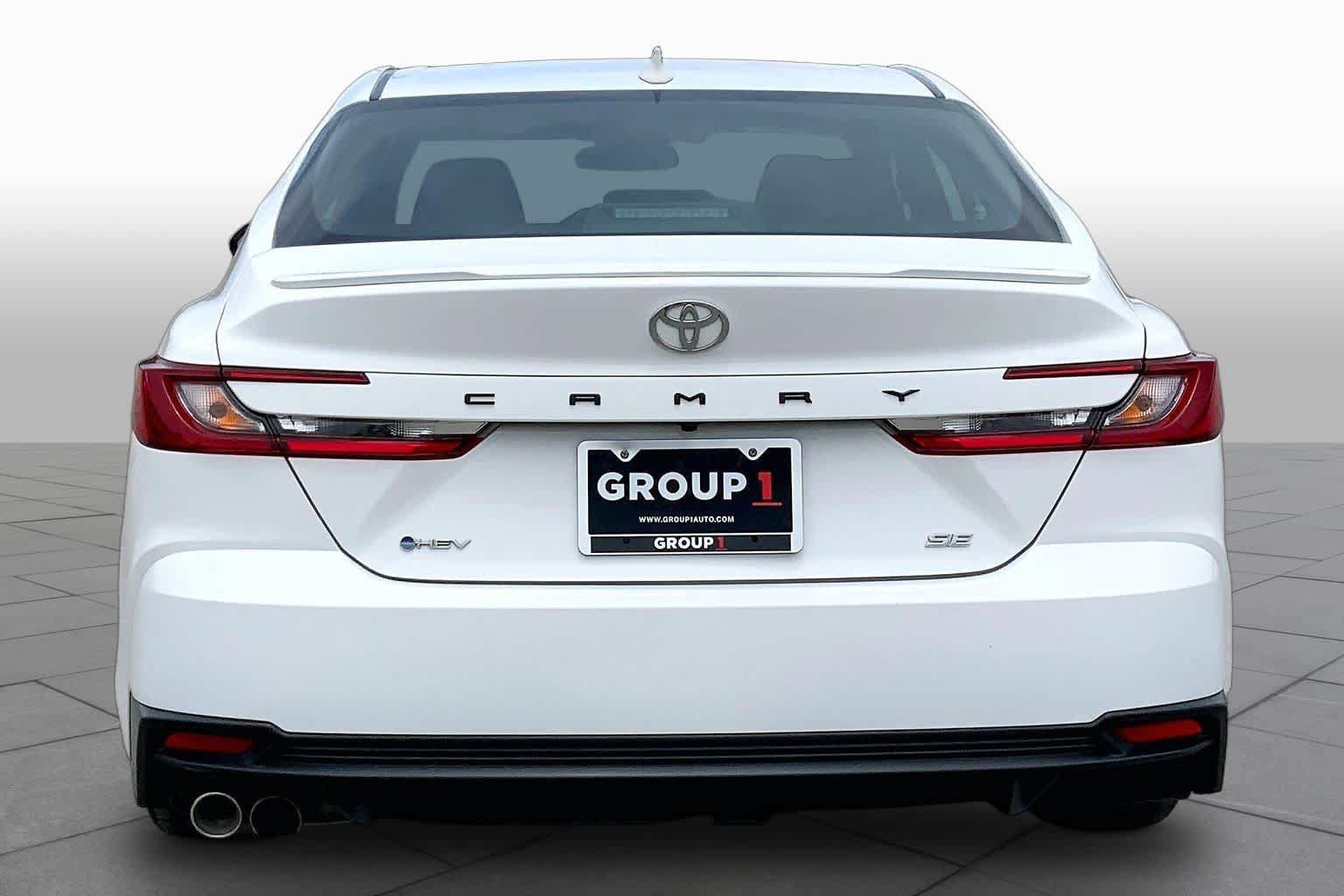 Used 2025 Toyota Camry SE FWD image 5