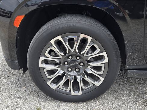 Used 2023 GMC Yukon XL Denali Ultimate w/ LPO, Floor Liner Package AWD/4WD image 6
