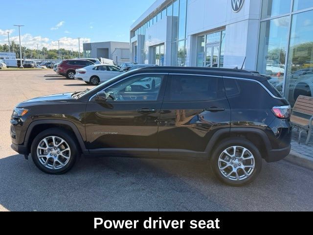 Used 2022 Jeep Compass Latitude AWD/4WD image 3
