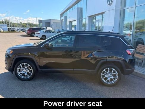 Used 2022 Jeep Compass Latitude AWD/4WD image 3