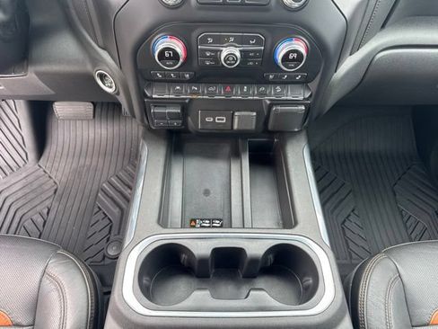 Used 2022 GMC Sierra 1500 AT4 w/ AT4 Premium Package AWD/4WD image 12