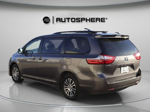 Used 2019 Toyota Sienna XLE image 7