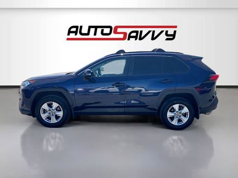 Used 2021 Toyota RAV4 XLE w/ Convenience Package FWD image 4