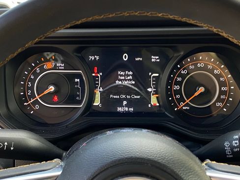 Used 2025 Jeep Wrangler Unlimited Sahara AWD/4WD image 13