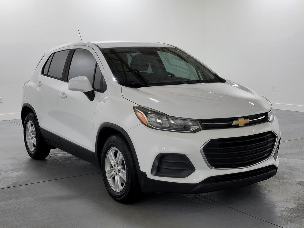 Used 2020 Chevrolet Trax LS FWD image 2