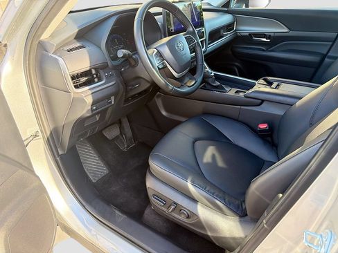 Used 2025 Toyota Grand Highlander FWD image 26