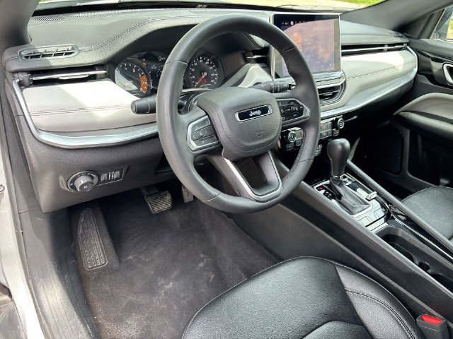 Used 2025 Jeep Compass Limited AWD/4WD image 10