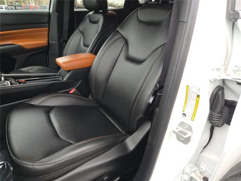 Certified 2024 Jeep Compass Limited image 28