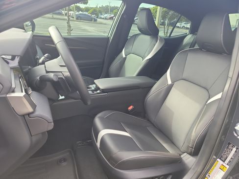 Used 2025 Toyota Camry SE FWD image 19