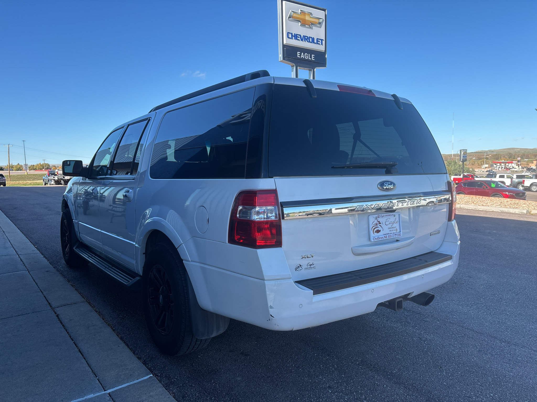 Used 2015 Ford Expedition EL XLT w/ Equipment Group 202A AWD/4WD image 8