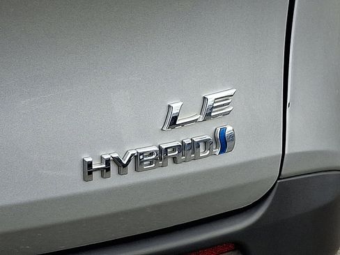 Used 2024 Toyota Sienna LE image 30