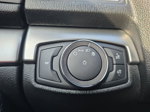 Used 2018 Ford Explorer XLT image 24