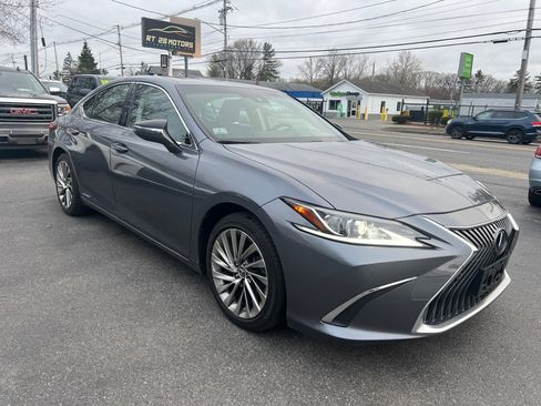 Used 2019 Lexus ES 300h w/ Accessory Package 2 image 6