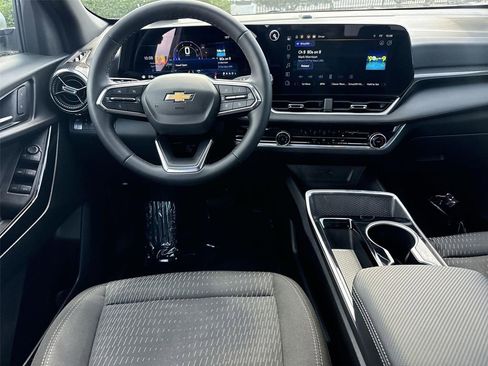 Used 2025 Chevrolet Equinox LT FWD image 19