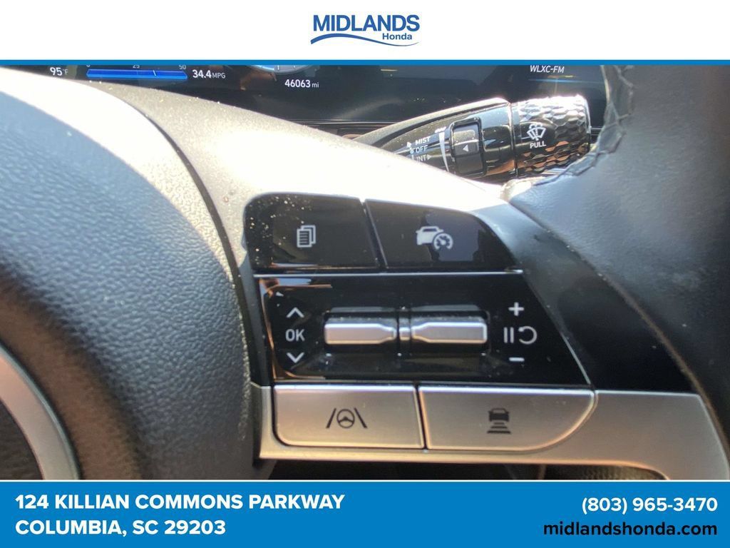 Used 2025 Hyundai Elantra Limited FWD image 24