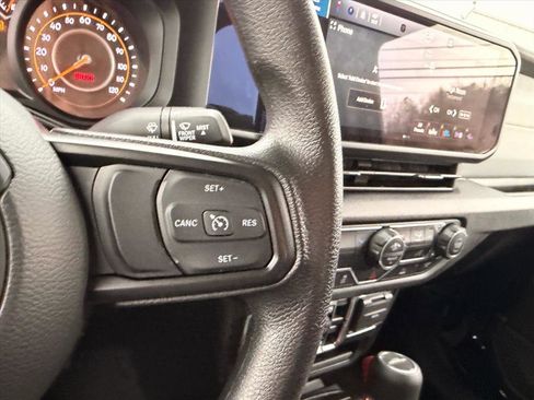 Used 2025 Jeep Gladiator Sport image 17