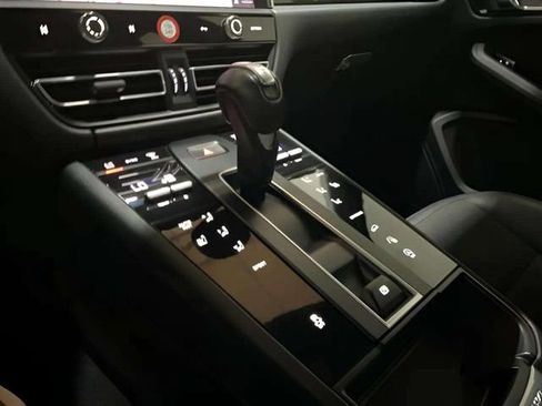 Used 2023 Porsche Macan AWD/4WD image 69