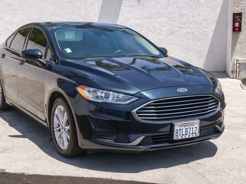 Used 2020 Ford Fusion SE FWD image 3