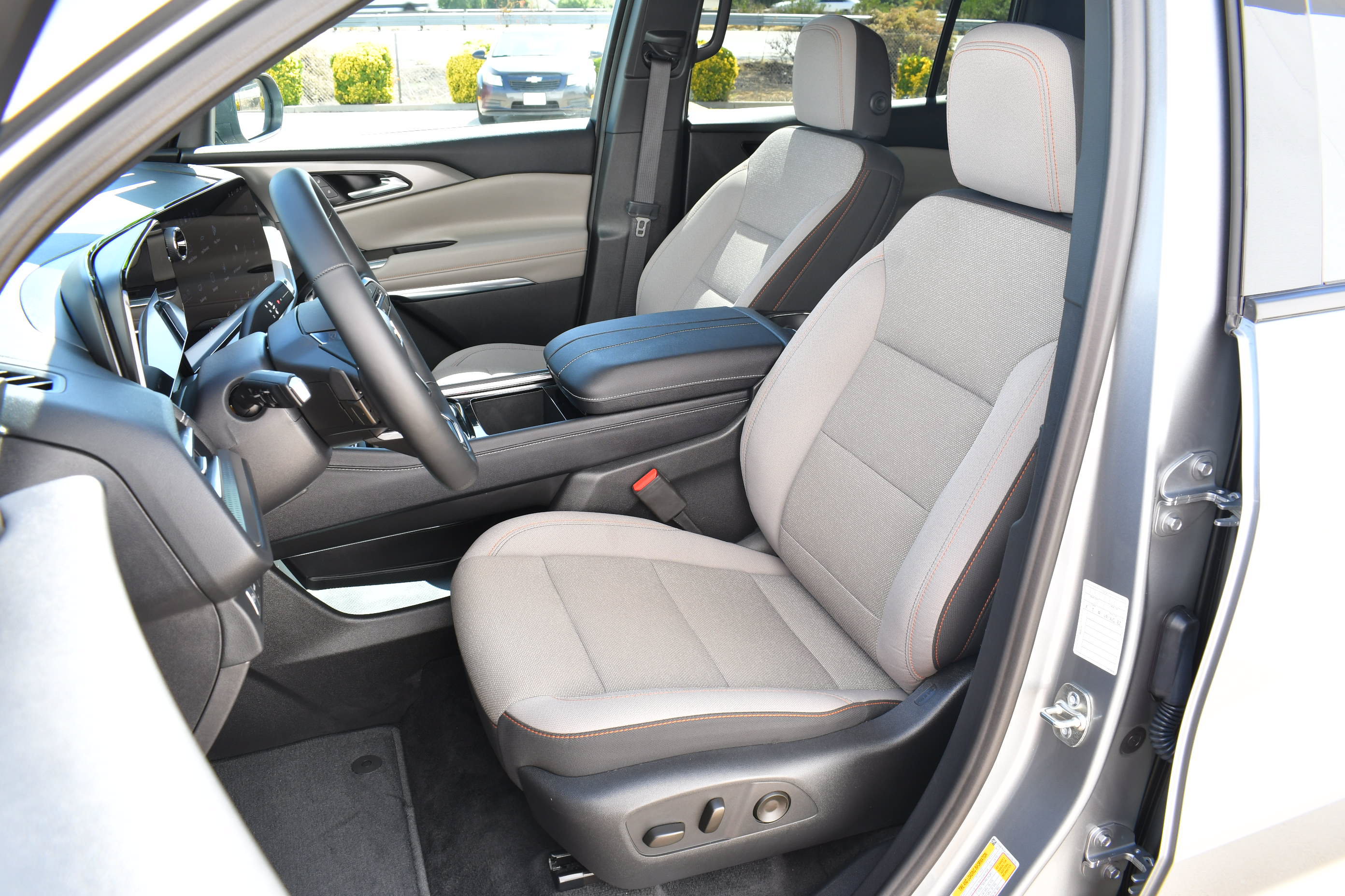 Used 2026 Chevrolet Traverse LT w/ Driver Confidence Package FWD image 10
