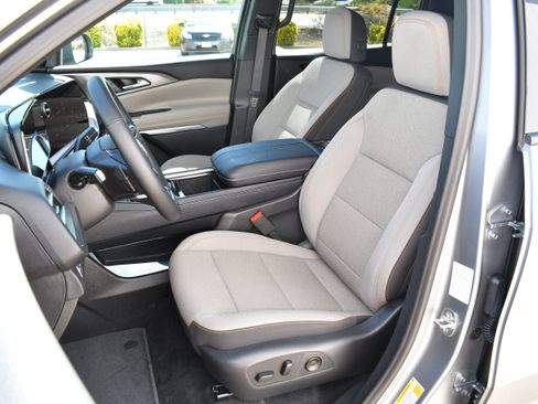 Used 2026 Chevrolet Traverse LT w/ Driver Confidence Package FWD image 10