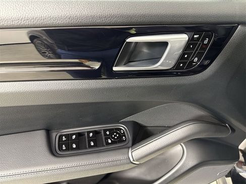 Certified 2019 Porsche Cayenne image 34