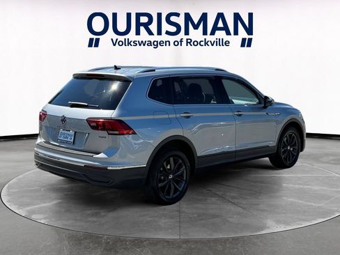 Used 2022 Volkswagen Tiguan SE w/ Panoramic Sunroof Package AWD/4WD image 4