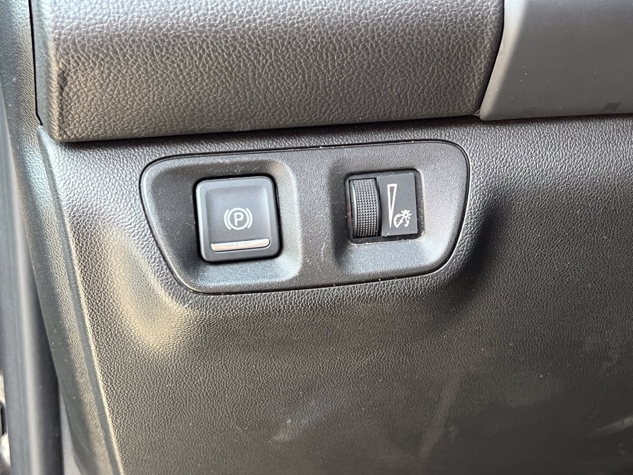 Used 2023 GMC Acadia SLT AWD/4WD image 29