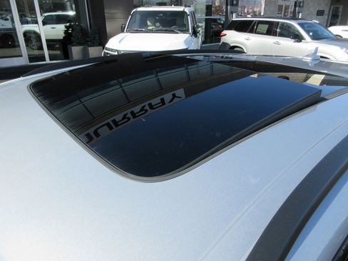 Used 2021 Audi Q8 Premium Plus image 16