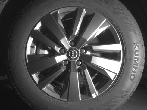 Used 2025 Nissan Pathfinder SV image 12