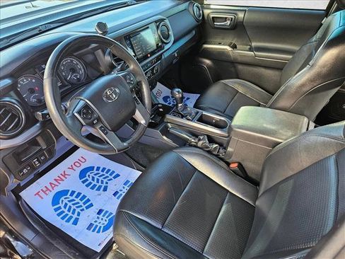 Used 2019 Toyota Tacoma TRD Sport image 10