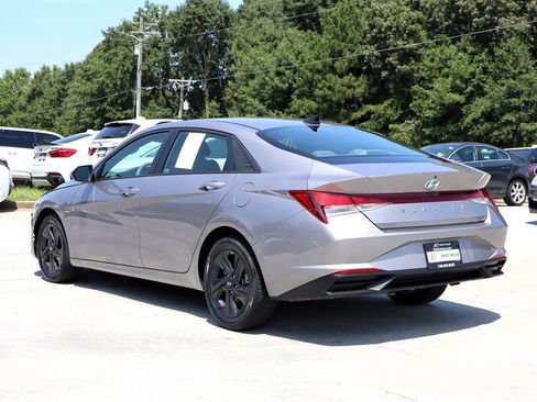Used 2023 Hyundai Elantra SEL FWD image 5
