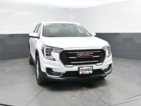 Used 2024 GMC Terrain SLE FWD image 4